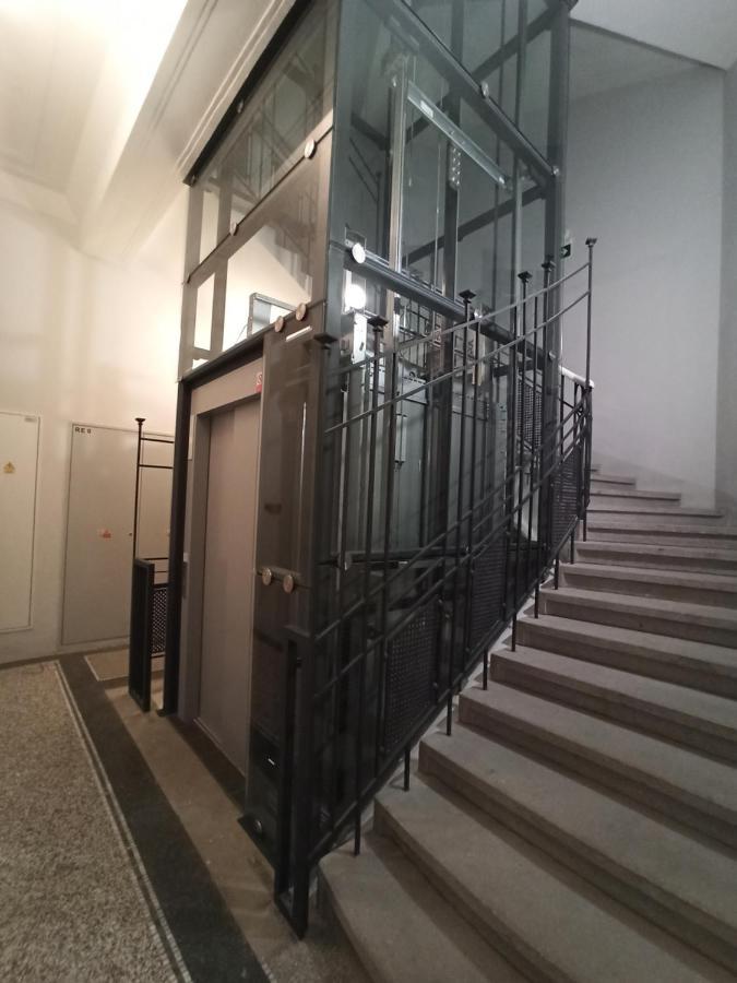 New Modern-style With Balcony In The 2 Praha